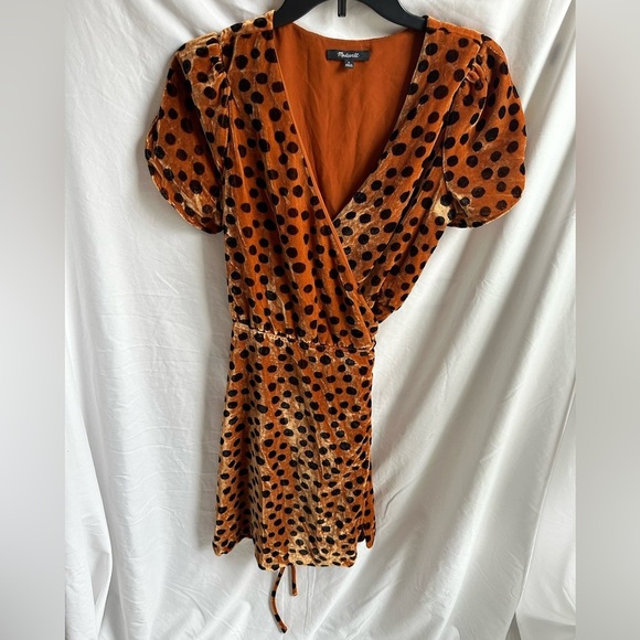 Madewell Dresses & Skirts - Madewell Short Sleeve Velour Wrap Dress Brown with Black Polka Dots Size S